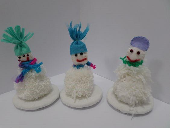 Sneeuwmannen van pompons